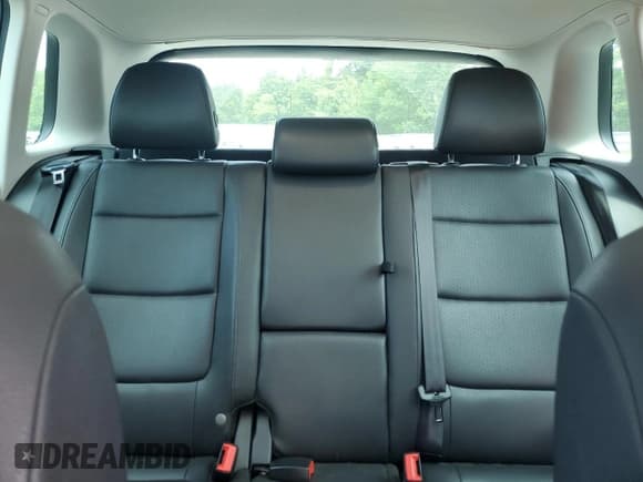 ✅ 2012 Volkswagen Tiguan SE • VIN: WVGBV7AX0CW005291 • Лот: 59867605. Опубликован ранее на Copart с пробегом 126 684 миль. Бесплатный доступ к архиву аукционных продаж из США и подробный отчёт об истории автомобиля на DreamBid. Изображение 10.