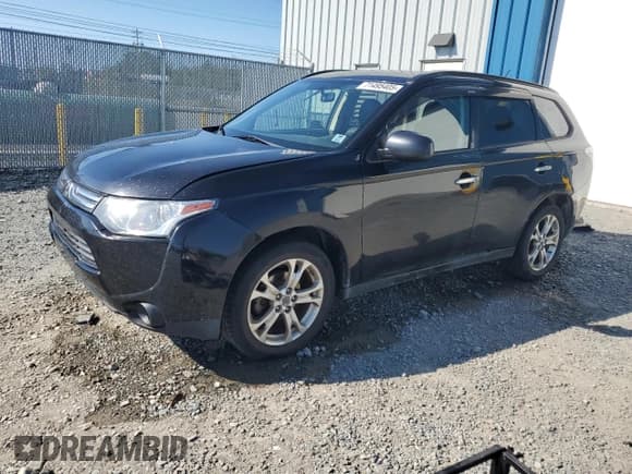 ✅ 2014 Mitsubishi Outlander ES • VIN: JA4AZ2A38EZ604536 • Lot: 71495405. Listed on Copart with 258,193 mi. Free auction sales archive from the USA and detailed vehicle history report at DreamBid. Image 1.