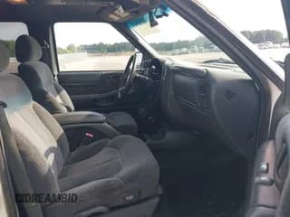 ✅ 2001 Chevrolet Blazer LT • VIN: 1GNDT13W912206512 • Lot: 42752143. Wystawiony na IAAI z przebiegiem 218 600 mil. Bezpłatny archiwum sprzedaży aukcyjnych z USA i szczegółowy raport historii pojazdu na DreamBid. Zdjęcie 5.