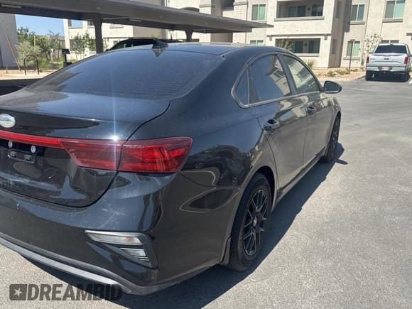 ✅ 2019 Kia Forte LXS • VIN: 3KPF24ADXKE097618 • Lot: 60661915. Wystawiony na Copart z przebiegiem 73 942 mil. Bezpłatny archiwum sprzedaży aukcyjnych z USA i szczegółowy raport historii pojazdu na DreamBid. Zdjęcie 4.