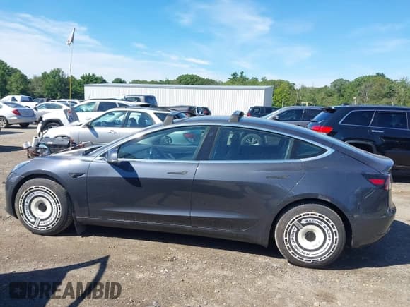 ✅ 2018 Tesla Model 3 Long Range Battery • VIN: 5YJ3E1EB5JF103691 • Lot: 43063296. Listed on IAAI with 61,755 mi. Free auction sales archive from the USA and detailed vehicle history report at DreamBid. Image 15.