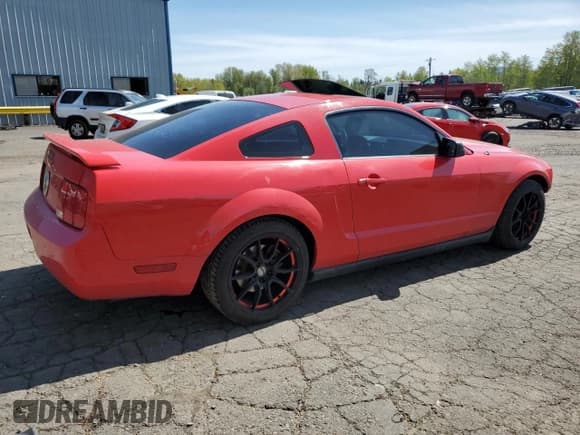 ✅ 2005 Ford Mustang Deluxe • VIN: 1ZVFT80N555129676 • Lot: 52985715. Listed on Copart with 135,160 mi. Free auction sales archive from the USA and detailed vehicle history report at DreamBid. Image 3.