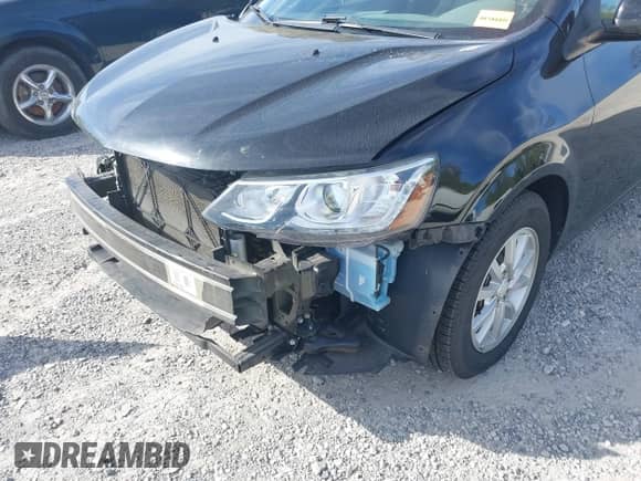 2018 Chevrolet Sonic LT z VIN 1G1JD5SH2J4118384, wystawiony jako IAAI lot #43479619 z przebiegiem 71 149 mil mil oraz . Historia ofert i sprzedaży dostępna na DreamBid. Obrazek 13.