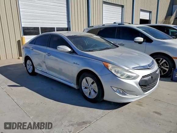 ✅ 2015 Hyundai Sonata • VIN: KMHEC4A46FA133852 • Лот: 92546125. Опубликован ранее на Copart с пробегом 107 538 миль. Бесплатный доступ к архиву аукционных продаж из США и подробный отчёт об истории автомобиля на DreamBid. Изображение 4.
