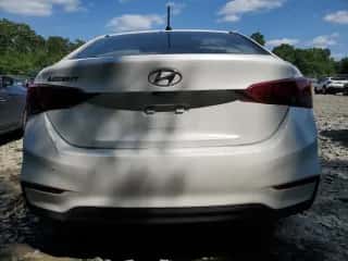 2021 Hyundai Accent SE z VIN 3KPC24A61ME132182, wystawiony jako Copart lot #61702334 z przebiegiem 46 742 mil mil oraz Szkoda całkowita • Salvage title. Historia ofert i sprzedaży dostępna na DreamBid. Obrazek 6.