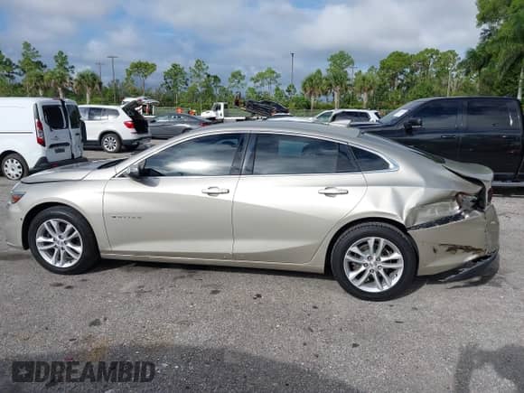 2016 Chevrolet Malibu LT z VIN 1G1ZE5ST6GF228789, wystawiony jako IAAI lot #43363838 z przebiegiem 107 044 mil mil oraz . Historia ofert i sprzedaży dostępna na DreamBid. Obrazek 14.