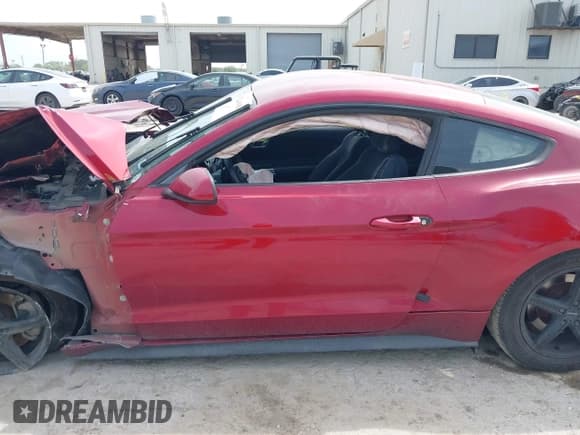 ✅ 2017 Ford Mustang V6 • VIN: 1FA6P8AM6H5277441 • Лот: 42246898. Опубликован ранее на IAAI с пробегом 75 790 миль. Бесплатный доступ к архиву аукционных продаж из США и подробный отчёт об истории автомобиля на DreamBid. Изображение 14.