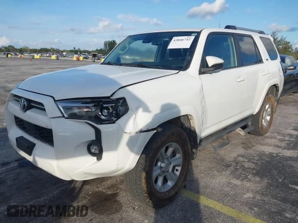 ✅ 2022 Toyota 4Runner SR5 • VIN: JTEMU5JR2N6053461 • Лот: 43846742. Опубликован ранее на IAAI с пробегом 37 736 миль. Бесплатный доступ к архиву аукционных продаж из США и подробный отчёт об истории автомобиля на DreamBid. Изображение 2.