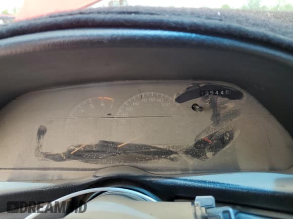 ✅ 1995 Chevrolet Camaro Z28 • VIN: 2G1FP22P2S2221542 • Лот: 62761745. Опубликован ранее на Copart с пробегом 135 446 миль. Бесплатный доступ к архиву аукционных продаж из США и подробный отчёт об истории автомобиля на DreamBid. Изображение 9.