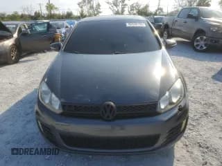 ✅ 2014 Volkswagen Golf GTI Wolfsburg Edition • VIN: WVWHD7AJXEW008893 • Lot: 93339125. Wystawiony na Copart z przebiegiem 118 979 mil. Bezpłatny archiwum sprzedaży aukcyjnych z USA i szczegółowy raport historii pojazdu na DreamBid. Zdjęcie 5.