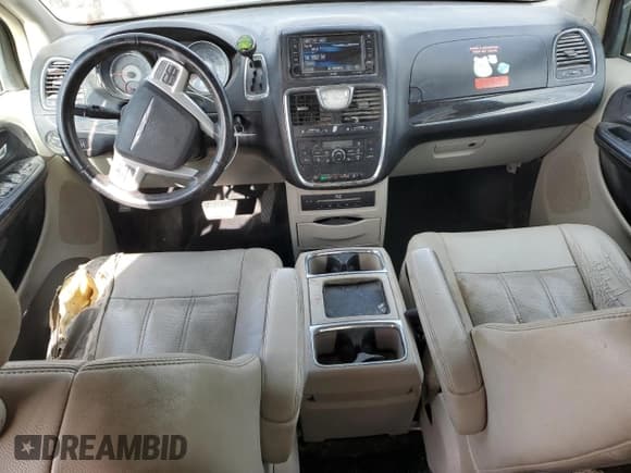 ✅ 2014 Chrysler Town & Country Touring L • VIN: 2C4RC1CG8ER202238 • Lot: 82623125. Listed on Copart with 237,819 mi. Free auction sales archive from the USA and detailed vehicle history report at DreamBid. Image 8.