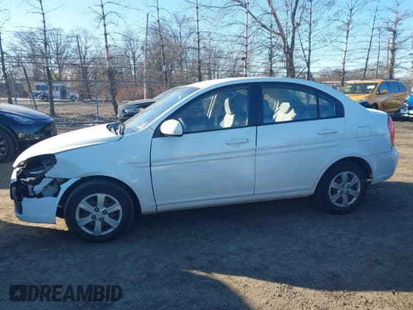 ✅ 2011 Hyundai Accent GLS • VIN: KMHCN4AC0BU606100 • Лот: 41293628. Опубликован ранее на IAAI с пробегом 121 471 миль. Бесплатный доступ к архиву аукционных продаж из США и подробный отчёт об истории автомобиля на DreamBid. Изображение 14.