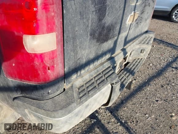 ✅ 2008 Chevrolet Silverado 2500HD 1LT • VIN: 1GCHK29K98E211015 • Lot: 42584905. Wystawiony na IAAI z przebiegiem 286 629 mil. Bezpłatny archiwum sprzedaży aukcyjnych z USA i szczegółowy raport historii pojazdu na DreamBid. Zdjęcie 17.