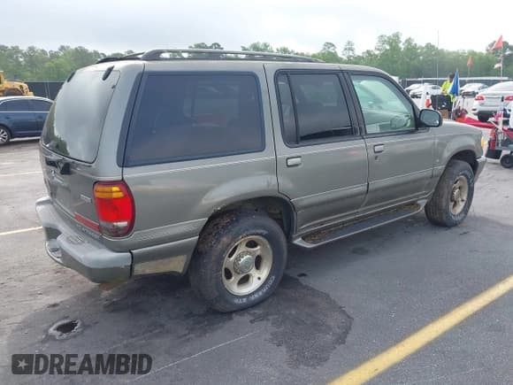 ✅ 2000 Mercury Mountaineer • VIN: 4M2ZU86P8YUJ07066 • Lot: 42114617. Listed on IAAI with 233,146 mi. Free auction sales archive from the USA and detailed vehicle history report at DreamBid. Image 4.