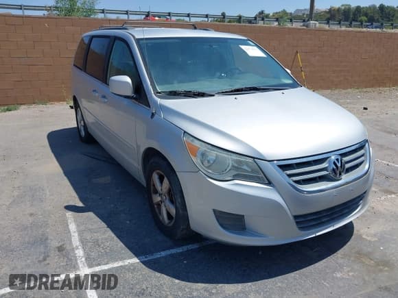 ✅ 2011 Volkswagen Routan SE • VIN: 2V4RW3DG3BR621827 • Lot: 42471811. Listed on IAAI with 107,782 mi. Free auction sales archive from the USA and detailed vehicle history report at DreamBid. Image 1.
