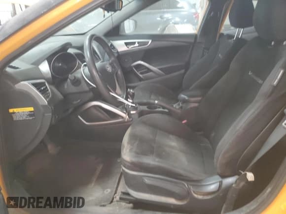 ✅ 2013 Hyundai Veloster w/Gray Int • VIN: KMHTC6AD1DU125091 • Lot: 75997414. Wystawiony na Copart z przebiegiem Nie podano. Bezpłatny archiwum sprzedaży aukcyjnych z USA i szczegółowy raport historii pojazdu na DreamBid. Zdjęcie 7.