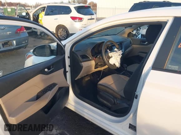 ✅ 2019 Hyundai Accent SE • VIN: 3KPC24A30KE039981 • Lot: 43678707. Wystawiony na IAAI z przebiegiem 73 673 mil. Bezpłatny archiwum sprzedaży aukcyjnych z USA i szczegółowy raport historii pojazdu na DreamBid. Zdjęcie 5.