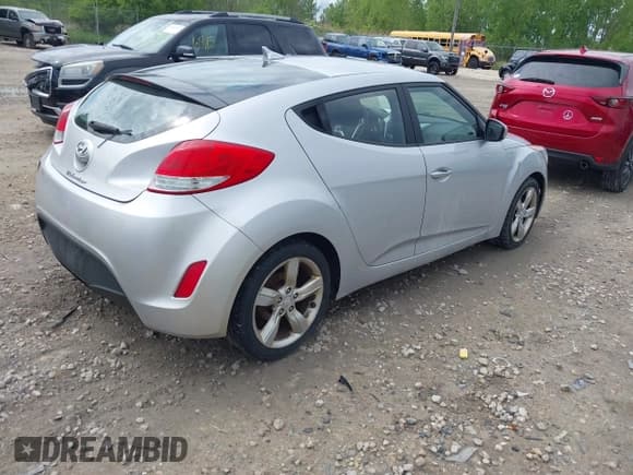 ✅ 2014 Hyundai Veloster • VIN: KMHTC6AD8EU182891 • Lot: 42363105. Wystawiony na IAAI z przebiegiem 182 073 mil. Bezpłatny archiwum sprzedaży aukcyjnych z USA i szczegółowy raport historii pojazdu na DreamBid. Zdjęcie 4.
