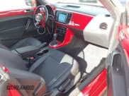 ✅ 2019 Volkswagen Beetle S • VIN: 3VW5DAAT9KM506464 • Lot: 41382376. Wystawiony na IAAI z przebiegiem 24 992 mil. Bezpłatny archiwum sprzedaży aukcyjnych z USA i szczegółowy raport historii pojazdu na DreamBid. Zdjęcie 5.