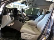 ✅ 2019 Toyota Highlander Limited Platinum • VIN: 5TDDZRFHXKS720348 • Lot: 71275095. Wystawiony na Copart z przebiegiem 21 717 mil. Bezpłatny archiwum sprzedaży aukcyjnych z USA i szczegółowy raport historii pojazdu na DreamBid. Zdjęcie 7.