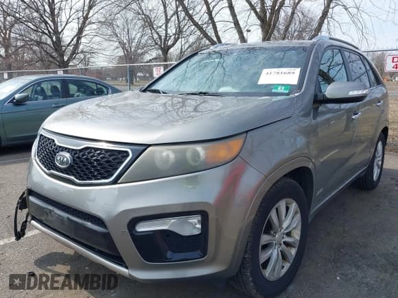 ✅ 2013 Kia Sorento SX • VIN: 5XYKWDA2XDG323728 • Lot: 41781689. Listed on IAAI with 168,069 mi. Free auction sales archive from the USA and detailed vehicle history report at DreamBid. Image 16.