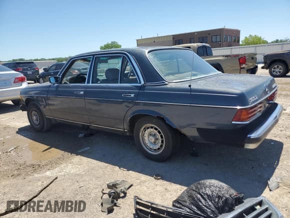 ✅ 1985 Mercedes-Benz 300 • VIN: WDBAB33C1FA208525 • Lot: 57603425. Listed on Copart with 206,456 mi. Free auction sales archive from the USA and detailed vehicle history report at DreamBid. Image 2.