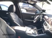 ✅ 2019 BMW 3 Series 330i • VIN: WBA5R1C5XKFH20799 • Lot: 42207910. Listed on IAAI with 59,202 mi. Free auction sales archive from the USA and detailed vehicle history report at DreamBid. Image 5.