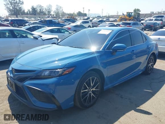 ✅ 2024 Toyota Camry SE • VIN: 4T1G11AK1RU232223 • Lot: 42961829. Wystawiony na IAAI z przebiegiem 27 624 mil. Bezpłatny archiwum sprzedaży aukcyjnych z USA i szczegółowy raport historii pojazdu na DreamBid. Zdjęcie 2.