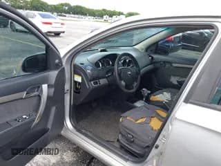 ✅ 2008 Chevrolet Aveo LS • VIN: KL1TD566X8B066816 • Lot: 42657273. Wystawiony na IAAI z przebiegiem 255 142 mil. Bezpłatny archiwum sprzedaży aukcyjnych z USA i szczegółowy raport historii pojazdu na DreamBid. Zdjęcie 5.