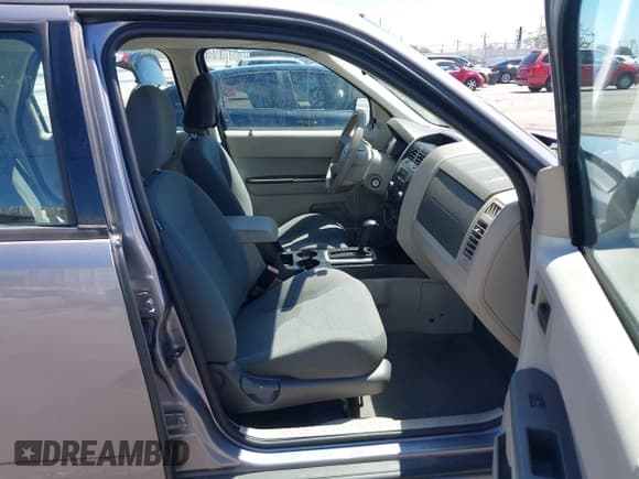 ✅ 2008 Ford Escape XLS • VIN: 1FMCU02Z18KC67656 • Lot: 42818001. Listed on IAAI with 189,172 mi. Free auction sales archive from the USA and detailed vehicle history report at DreamBid. Image 5.