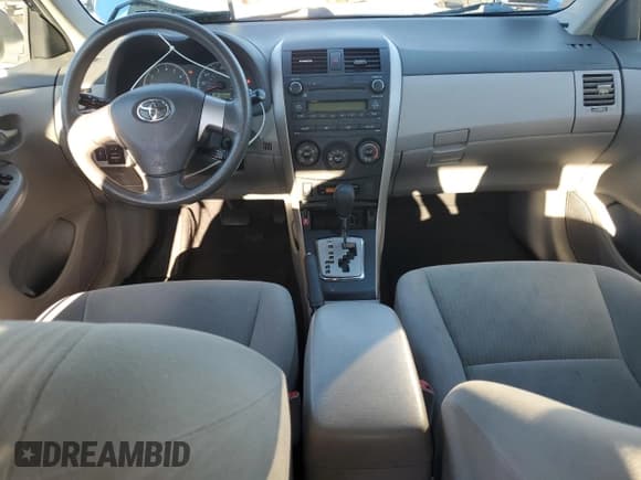 ✅ 2010 Toyota Corolla S • VIN: 2T1BU4EE2AC357616 • Лот: 82275615. Опубликован ранее на Copart с пробегом 180 232 миль. Бесплатный доступ к архиву аукционных продаж из США и подробный отчёт об истории автомобиля на DreamBid. Изображение 8.