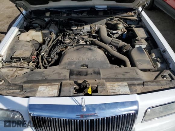 ✅ 1997 Lincoln Town Car Signature • VIN: 1LNLM82W6VY741808 • Lot: 75015464. Wystawiony na Copart z przebiegiem Nie podano. Bezpłatny archiwum sprzedaży aukcyjnych z USA i szczegółowy raport historii pojazdu na DreamBid. Zdjęcie 11.