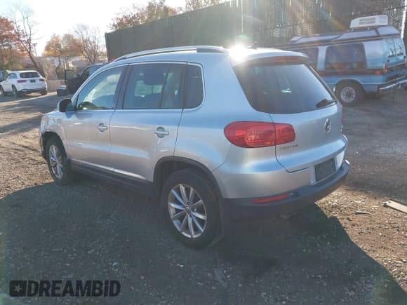 ✅ 2017 Volkswagen Tiguan Wolfsburg Edition • VIN: WVGSV7AX9HK020953 • Lot: 43595885. Listed on IAAI with 127,773 mi. Free auction sales archive from the USA and detailed vehicle history report at DreamBid. Image 3.