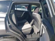 ✅ 2014 Toyota RAV4 LE • VIN: JTMZFREV8EJ002465 • Lot: 43639247. Wystawiony na IAAI z przebiegiem 137 363 mil. Bezpłatny archiwum sprzedaży aukcyjnych z USA i szczegółowy raport historii pojazdu na DreamBid. Zdjęcie 8.