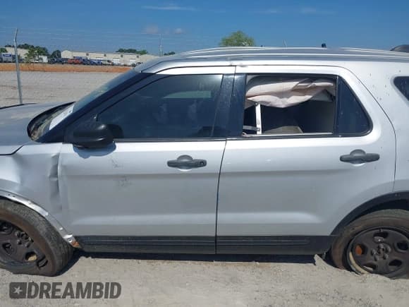 ✅ 2018 Ford Police Interceptor Utility • VIN: 1FM5K8AR6JGA32757 • Lot: 42124791. Wystawiony na IAAI z przebiegiem Nie podano. Bezpłatny archiwum sprzedaży aukcyjnych z USA i szczegółowy raport historii pojazdu na DreamBid. Zdjęcie 15.