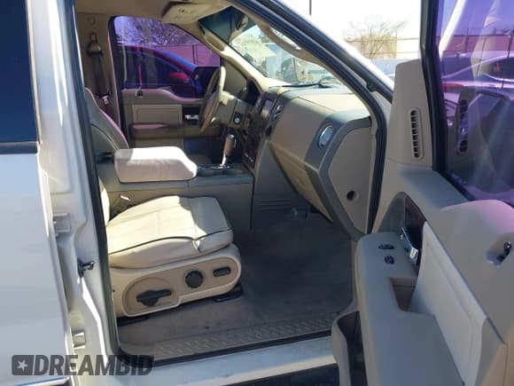 ✅ 2006 Lincoln Mark LT • VIN: 5LTPW18596FJ22992 • Lot: 43599744. Listed on IAAI with 214,401 mi. Free auction sales archive from the USA and detailed vehicle history report at DreamBid. Image 5.