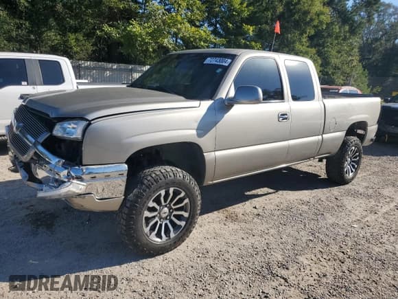 ✅ 2003 Chevrolet Silverado 1500 • VIN: 2GCEC19V031271683 • Лот: 72743004. Опубликован ранее на Copart с пробегом 55 211 миль. Бесплатный доступ к архиву аукционных продаж из США и подробный отчёт об истории автомобиля на DreamBid. Изображение 1.