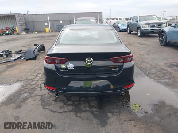 ✅ 2020 Mazda 3 Select • VIN: JM1BPACLXL1170624 • Lot: 43321017. Listed on IAAI with 85,706 mi. Free auction sales archive from the USA and detailed vehicle history report at DreamBid. Image 17.