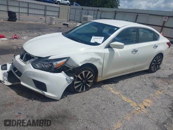 ✅ 2018 Nissan Altima SR • VIN: 1N4AL3AP2JC252413 • Lot: 42822535. Wystawiony na IAAI z przebiegiem 176 172 mil. Bezpłatny archiwum sprzedaży aukcyjnych z USA i szczegółowy raport historii pojazdu na DreamBid. Zdjęcie 18.