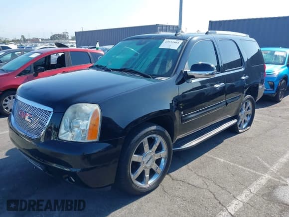 ✅ 2008 GMC Yukon SLT 4SB • VIN: 1GKFC13J78R163297 • Lot: 42933404. Listed on IAAI with 175,513 mi. Free auction sales archive from the USA and detailed vehicle history report at DreamBid. Image 2.