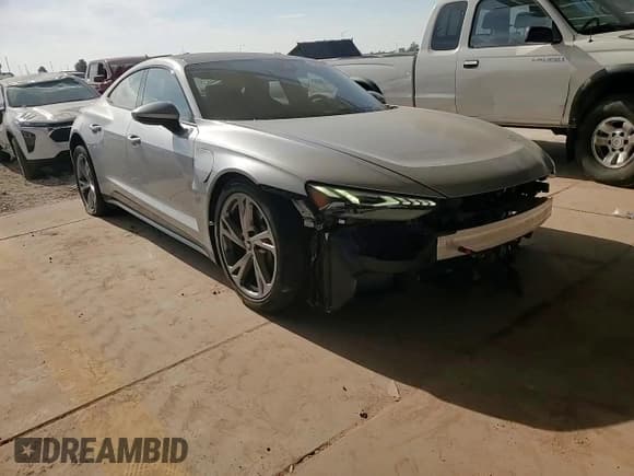 ✅ 2022 Audi e-tron GT Prestige • VIN: WAUDJBFW0N7003885 • Лот: 41626575. Опубликован ранее на Copart с пробегом 21 343 миль. Бесплатный доступ к архиву аукционных продаж из США и подробный отчёт об истории автомобиля на DreamBid. Изображение 11.