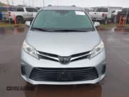 ✅ 2020 Toyota Sienna LE Auto Access Seat • VIN: 5TDKZ3DC2LS053563 • Лот: 41592409. Опубликован ранее на IAAI с пробегом 55 128 миль. Бесплатный доступ к архиву аукционных продаж из США и подробный отчёт об истории автомобиля на DreamBid. Изображение 6.