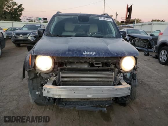 ✅ 2021 Jeep Renegade Latitude • VIN: ZACNJDBB9MPN33115 • Lot: 82581835. Wystawiony na Copart z przebiegiem 80 238 mil. Bezpłatny archiwum sprzedaży aukcyjnych z USA i szczegółowy raport historii pojazdu na DreamBid. Zdjęcie 5.