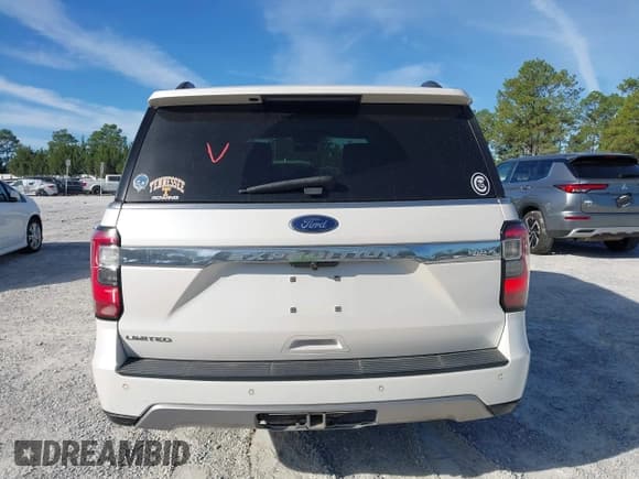 ✅ 2018 Ford Expedition Max Limited • VIN: 1FMJK1KT4JEA09568 • Lot: 43499640. Listed on IAAI with 140,013 mi. Free auction sales archive from the USA and detailed vehicle history report at DreamBid. Image 17.