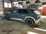 2022 Hyundai Ioniq 5 Limited z VIN KM8KRDAF6NU083793, wystawiony jako Copart lot #38691144 z przebiegiem 20 586 mil mil oraz . Historia ofert i sprzedaży dostępna na DreamBid. Obrazek 2.