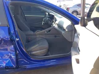 ✅ 2022 Hyundai Elantra SEL • VIN: KMHLM4AG6NU337708 • Lot: 43377026. Listed on IAAI with 21,758 mi. Free auction sales archive from the USA and detailed vehicle history report at DreamBid. Image 5.