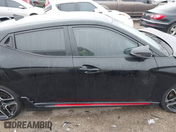 2020 Hyundai Veloster z VIN KMHT36AH5LU007983, wystawiony jako IAAI lot #41516421 z przebiegiem 85 042 mil mil oraz . Historia ofert i sprzedaży dostępna na DreamBid. Obrazek 13.