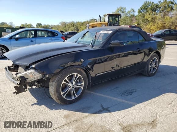 ✅ 2013 Ford Mustang V6 • VIN: 1ZVBP8EM0D5278451 • Лот: 85520955. Опубликован ранее на Copart с пробегом 91 823 миль. Бесплатный доступ к архиву аукционных продаж из США и подробный отчёт об истории автомобиля на DreamBid. Изображение 1.