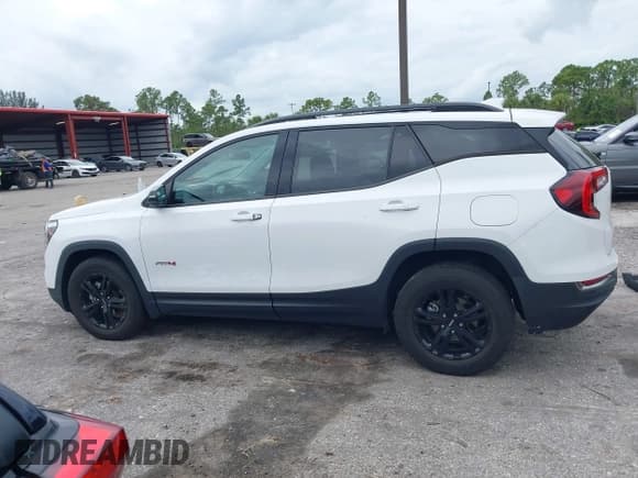 ✅ 2022 GMC Terrain AT4 • VIN: 3GKALYEV9NL297752 • Lot: 43639830. Wystawiony na IAAI z przebiegiem 30 363 mil. Bezpłatny archiwum sprzedaży aukcyjnych z USA i szczegółowy raport historii pojazdu na DreamBid. Zdjęcie 13.