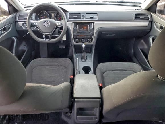 ✅ 2017 Volkswagen Passat S • VIN: 1VWAT7A34HC054163 • Лот: 93137965. Опубликован ранее на Copart с пробегом 115 811 миль. Бесплатный доступ к архиву аукционных продаж из США и подробный отчёт об истории автомобиля на DreamBid. Изображение 8.